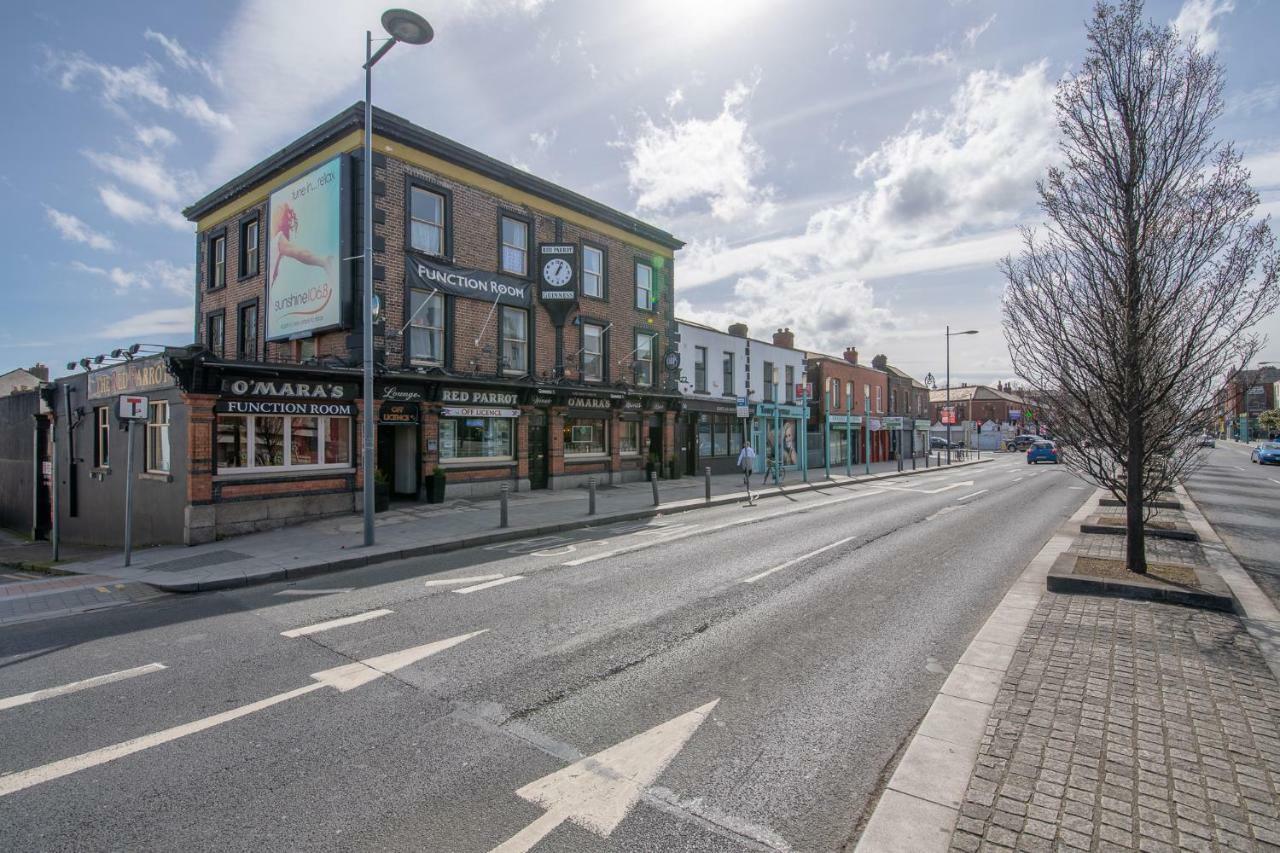 The Red Parrot Townhouse Apartment *