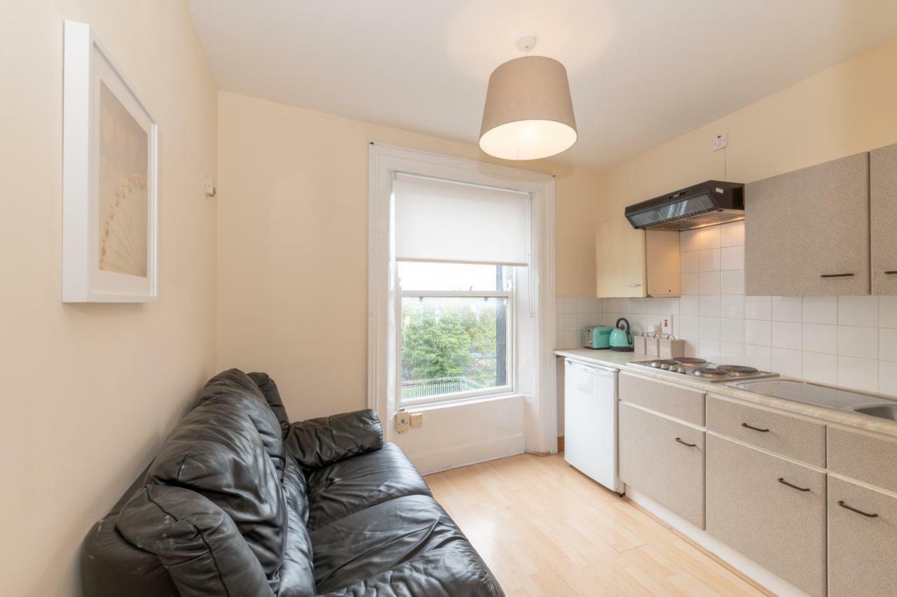 The Red Parrot Townhouse Apartment